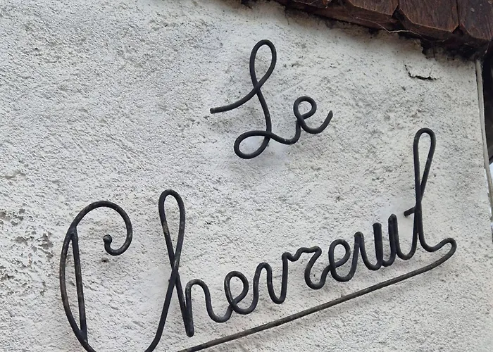 Le Chevreuil Proche La Foux D'allos Alpstuga